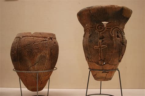 The Jomon Pottery Decline: A Transition from Hunter-Gatherers to Early Agricultural Societies in Ancient Japan